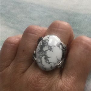 NWOT large white marble like  statement ring